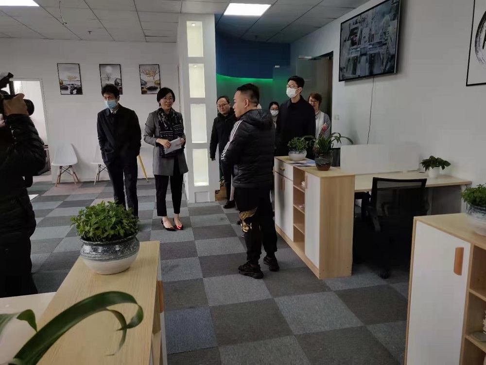 相关领导来公司指教